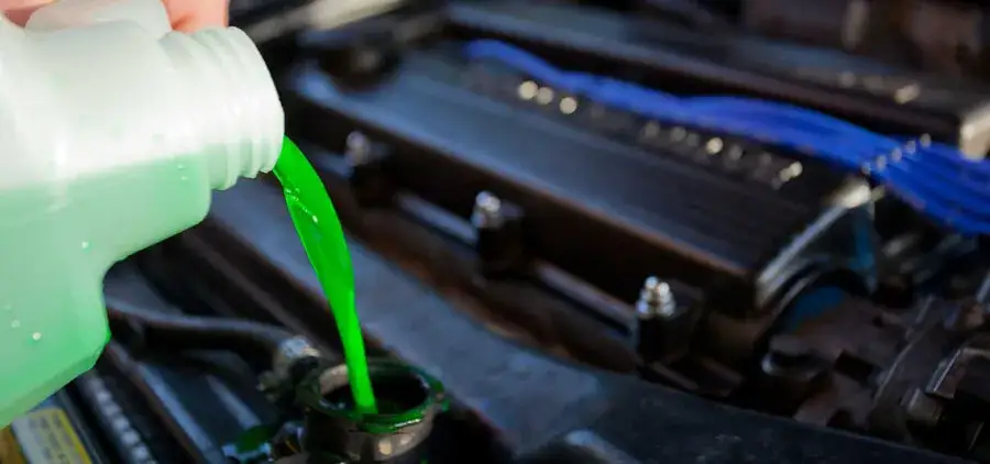 Zdjęcie Jak prawidłowo rozrobić koncentrat płynu do chłodnic, by uniknąć problemów
