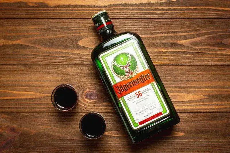 Zdjęcie Jak pić Jägermeister, aby w pełni cieszyć się jego smakiem?