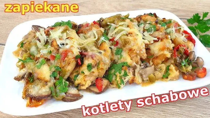 schab zapiekany z warzywami i serem