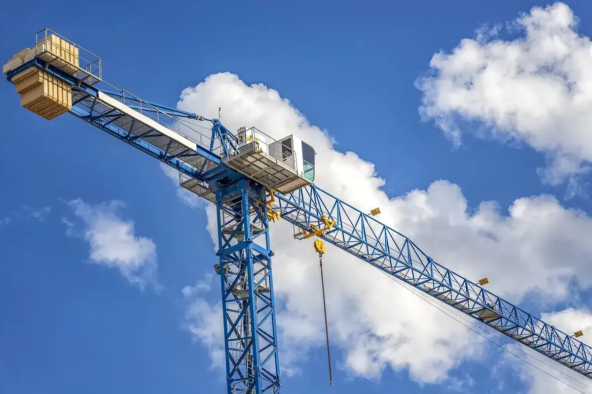operator dźwigu wieżowego wspinaczka