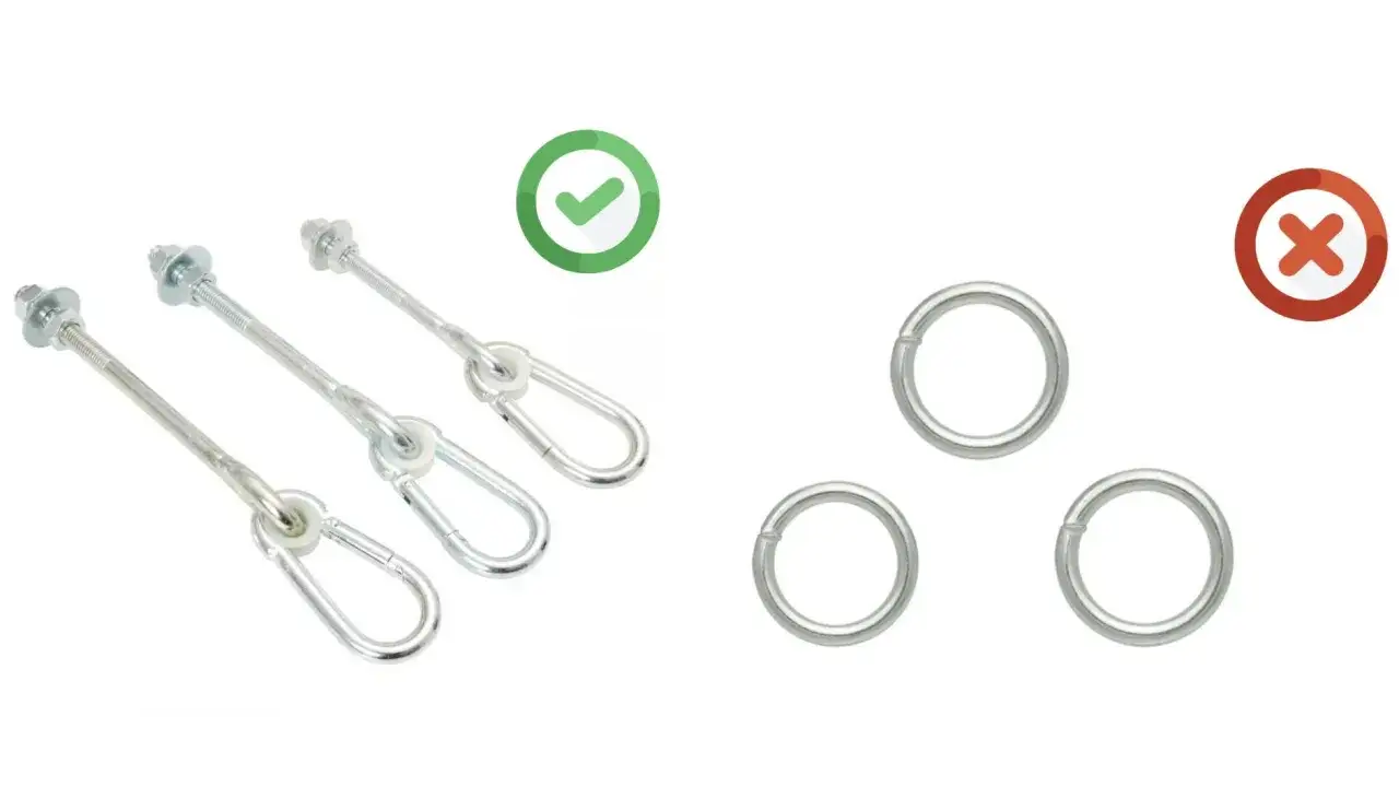 Akcesoria do montażu huśtawki w domu: śruby z karabińczykami (tak) i kółka (nie).