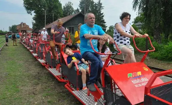 Nałęcz&oacute;w atrakcje dla dzieci kolejka wąskotorowa