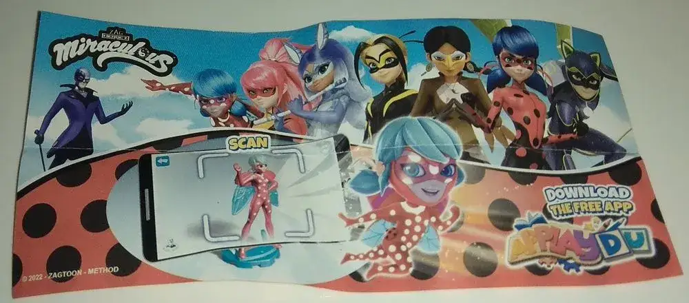 Kinder Niespodzianka Miraculum na p&oacute;łce sklepowej