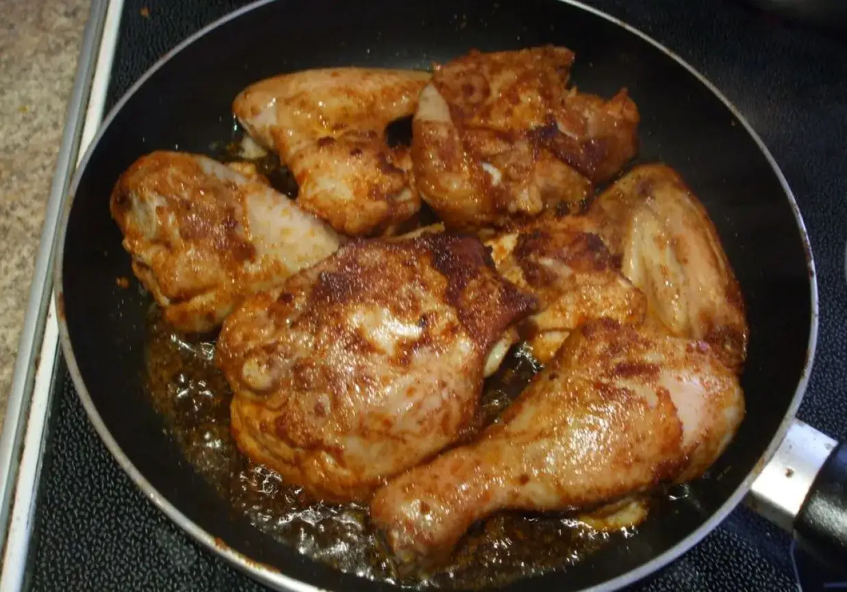 Zdjęcie Jak smażyć kawałki kurczaka na patelni, aby były soczyste i chrupiące