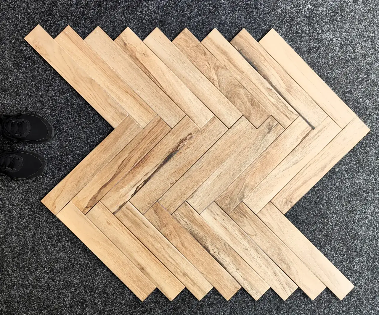 Płytki drewnopodopodobne wzory układania jodełka