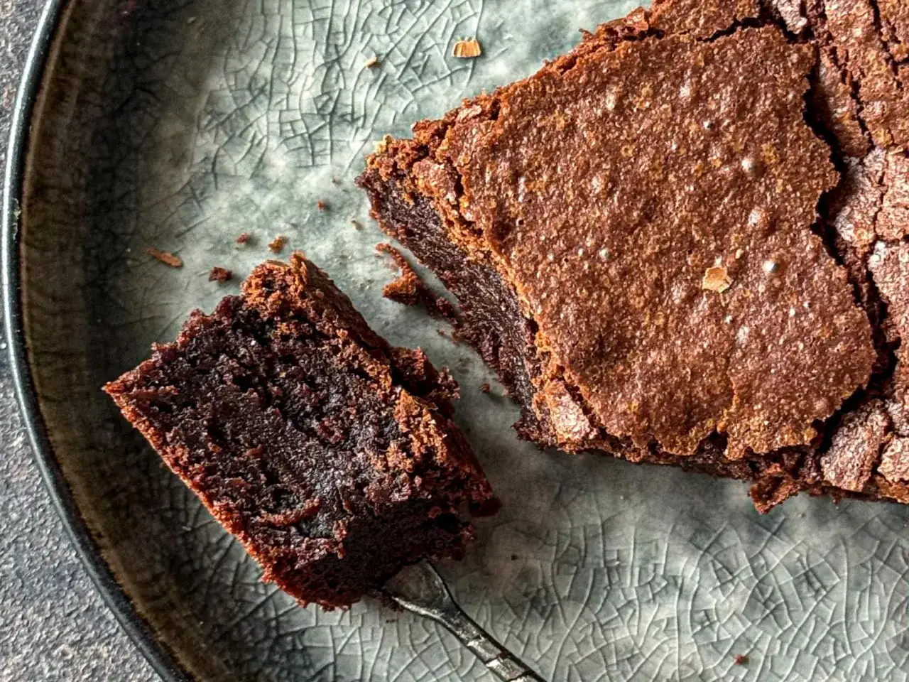 Idealne bezglutenowe brownie przekrojone