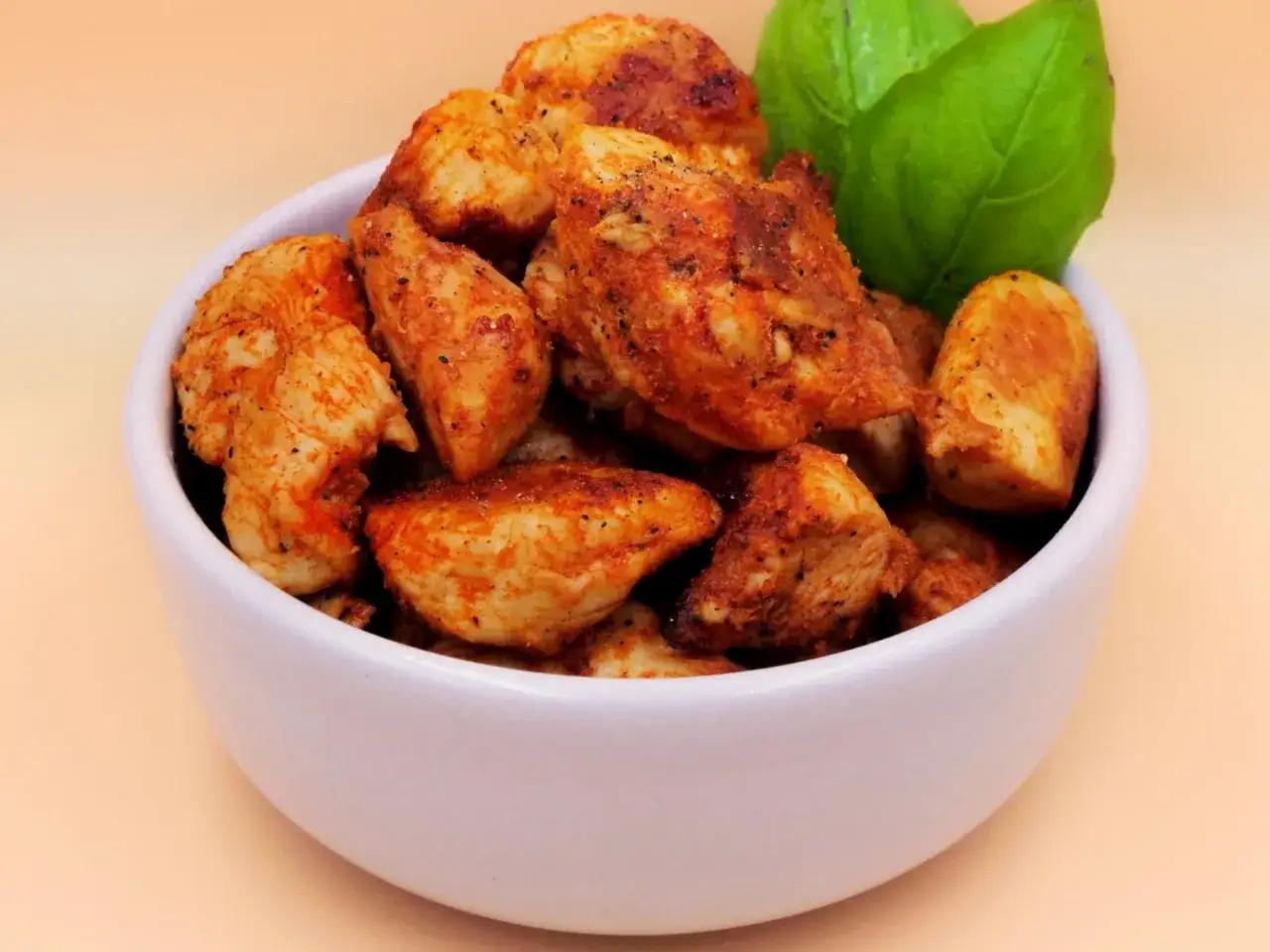 odżywka białkowa i pełnowartościowy posiłek z kurczakiem