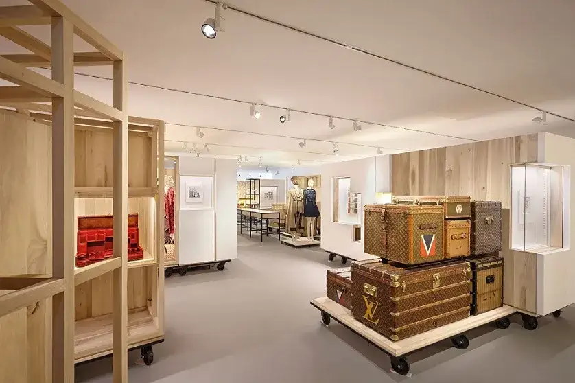 Louis Vuitton atelier Asni&egrave;res wnętrze rzemieślnicy