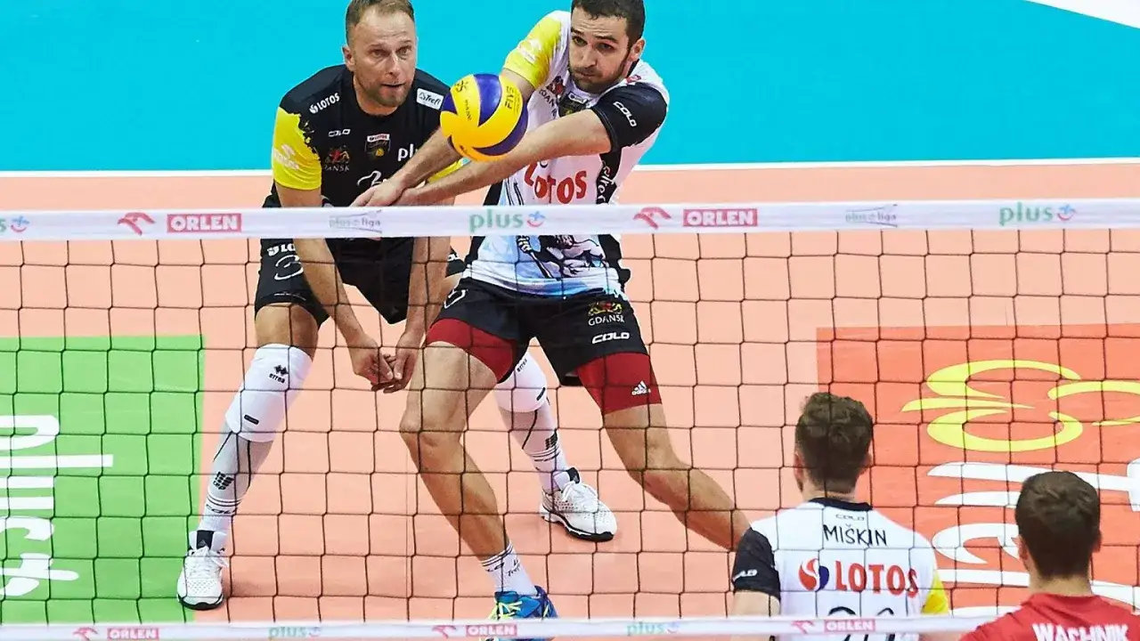 Mateusz Mika gra w siatkówkę w barwach LOTOS Trefl Gdańsk.