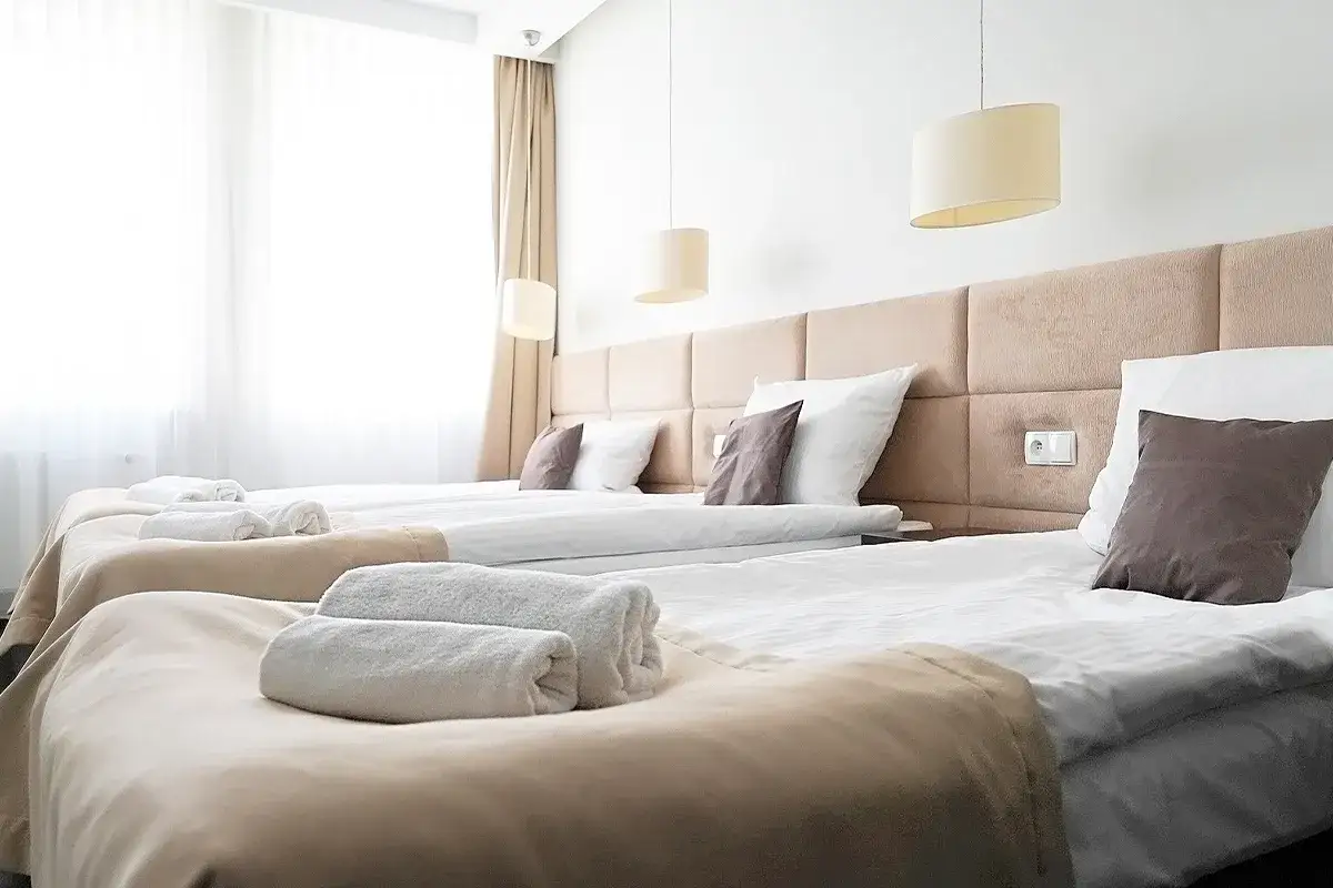 przedmioty zakazane hotel ręczniki szlafroki elektronika