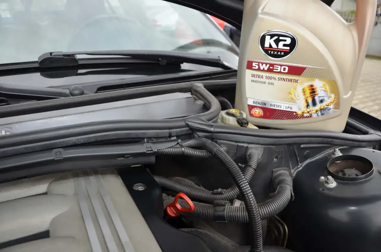 Olej silnikowy K2 5W-30 w komorze silnika. Czy jak wysokość nad poziomem morza wpływa na potrzeby olejowe?