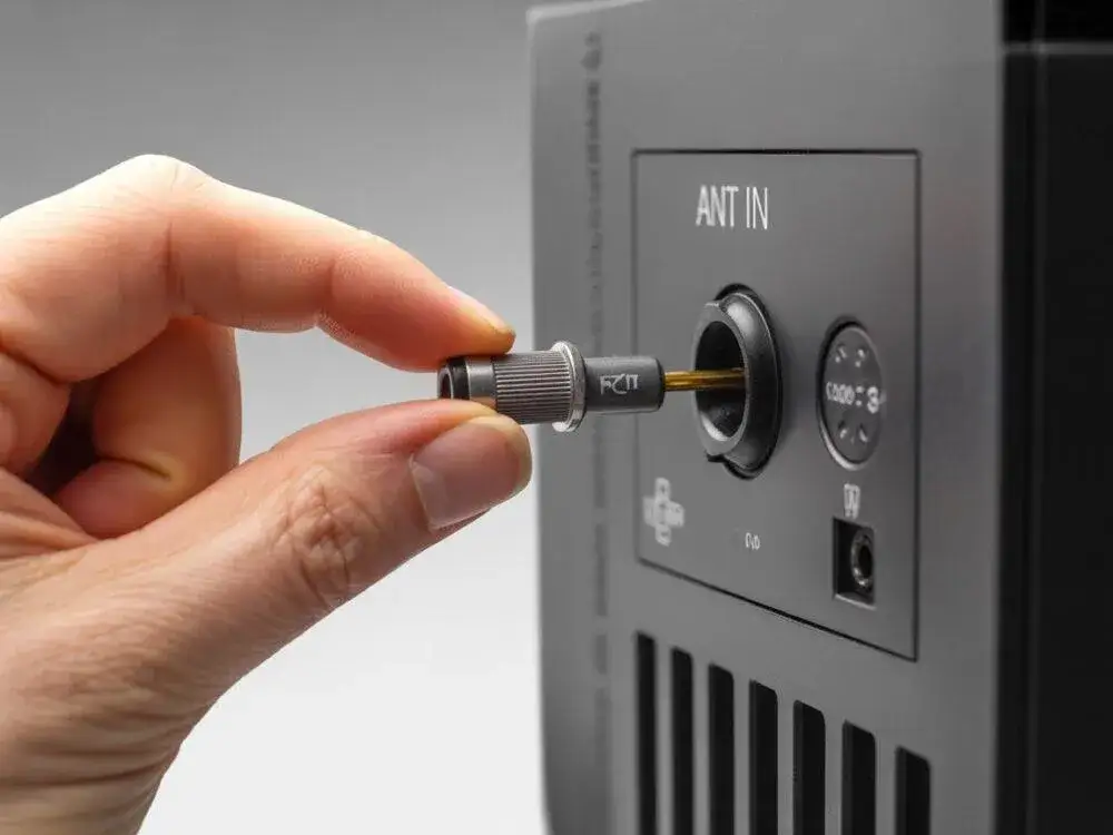 sprawdzanie połączenia kabla antenowego z telewizorem