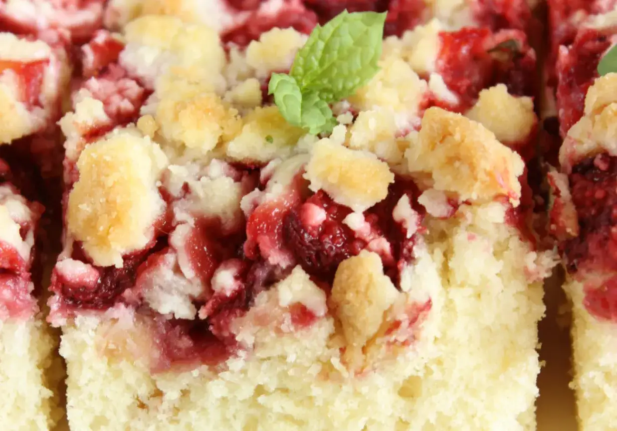 ciasto drożdżowe z owocami i kruszonką