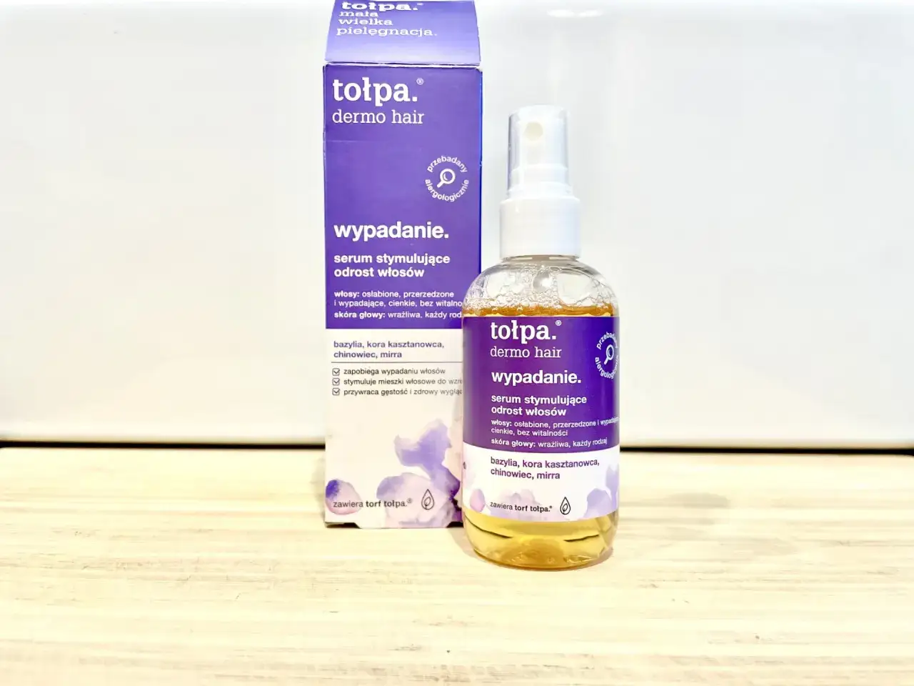 r&oacute;żne rodzaje serum do włos&oacute;w, butelki serum leave-in i rinse-off