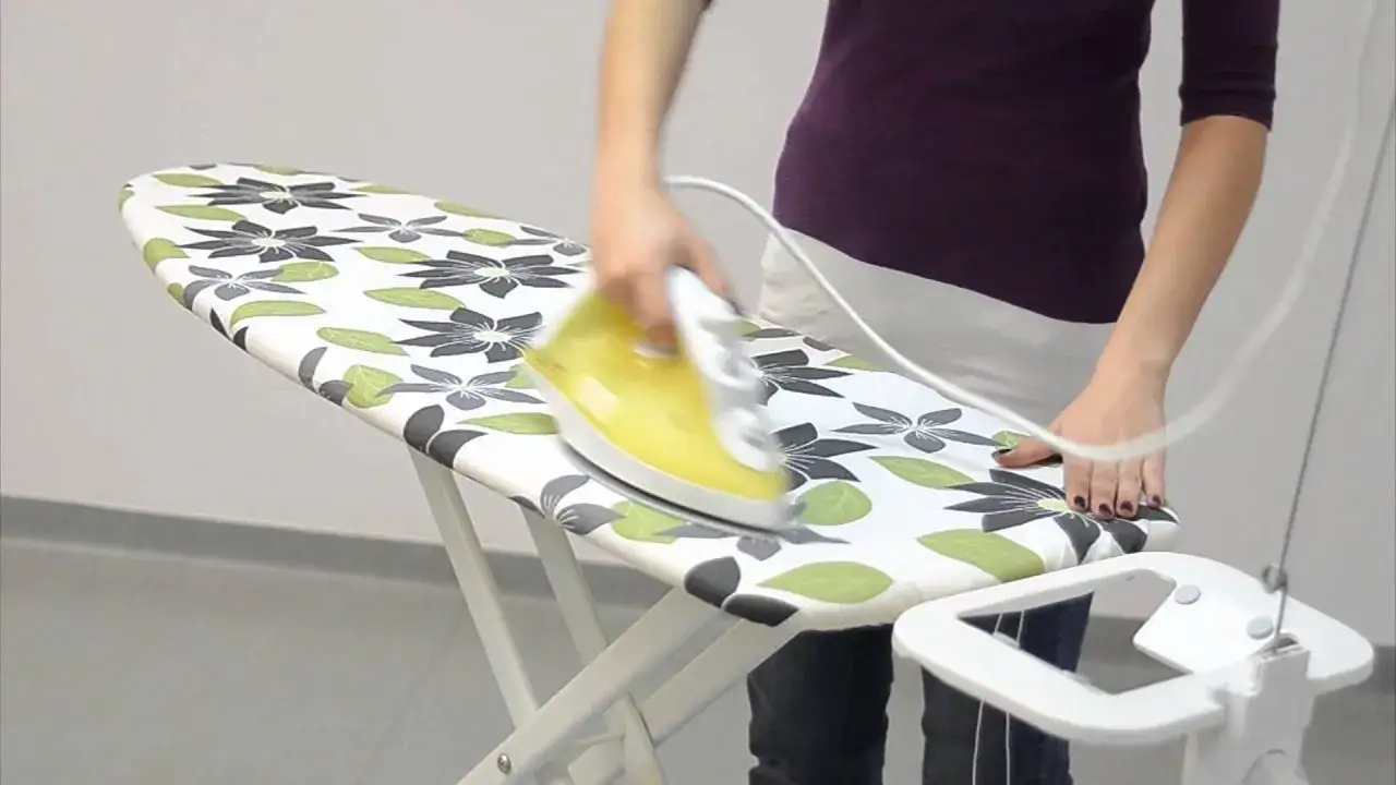 Zdjęcie Jak rozłożyć deskę do prasowania Vileda - proste kroki bez problemów