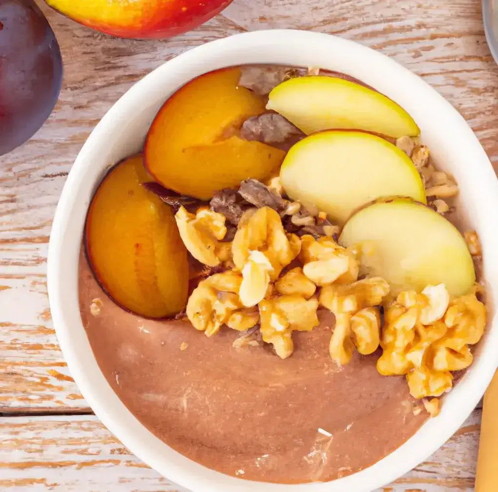 Talerz kaszy manny z owocami i orzechami