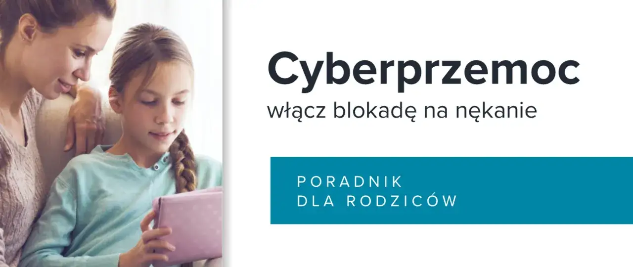 Mama i córka przeglądają coś na ekranie. Tekst informuje, jak zapobiegać cyberprzemocy, włączając blokadę na nękanie. Poradnik dla rodziców.