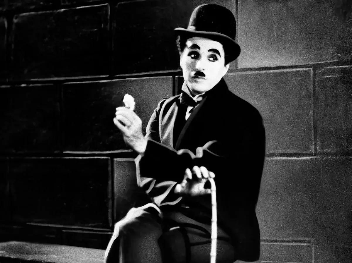 Charlie Chaplin jako Włóczęga w meloniku