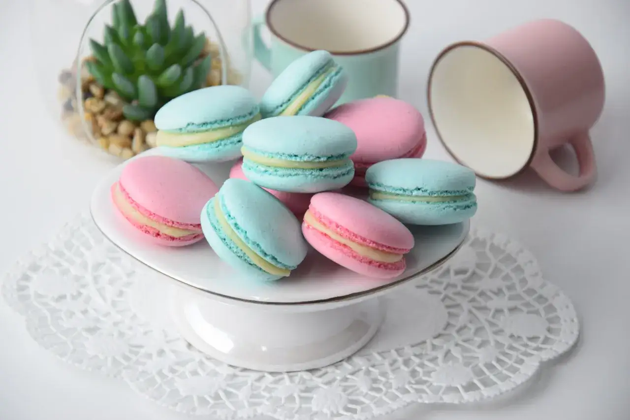 Eleganckie makaroniki francuskie w różnych kolorach