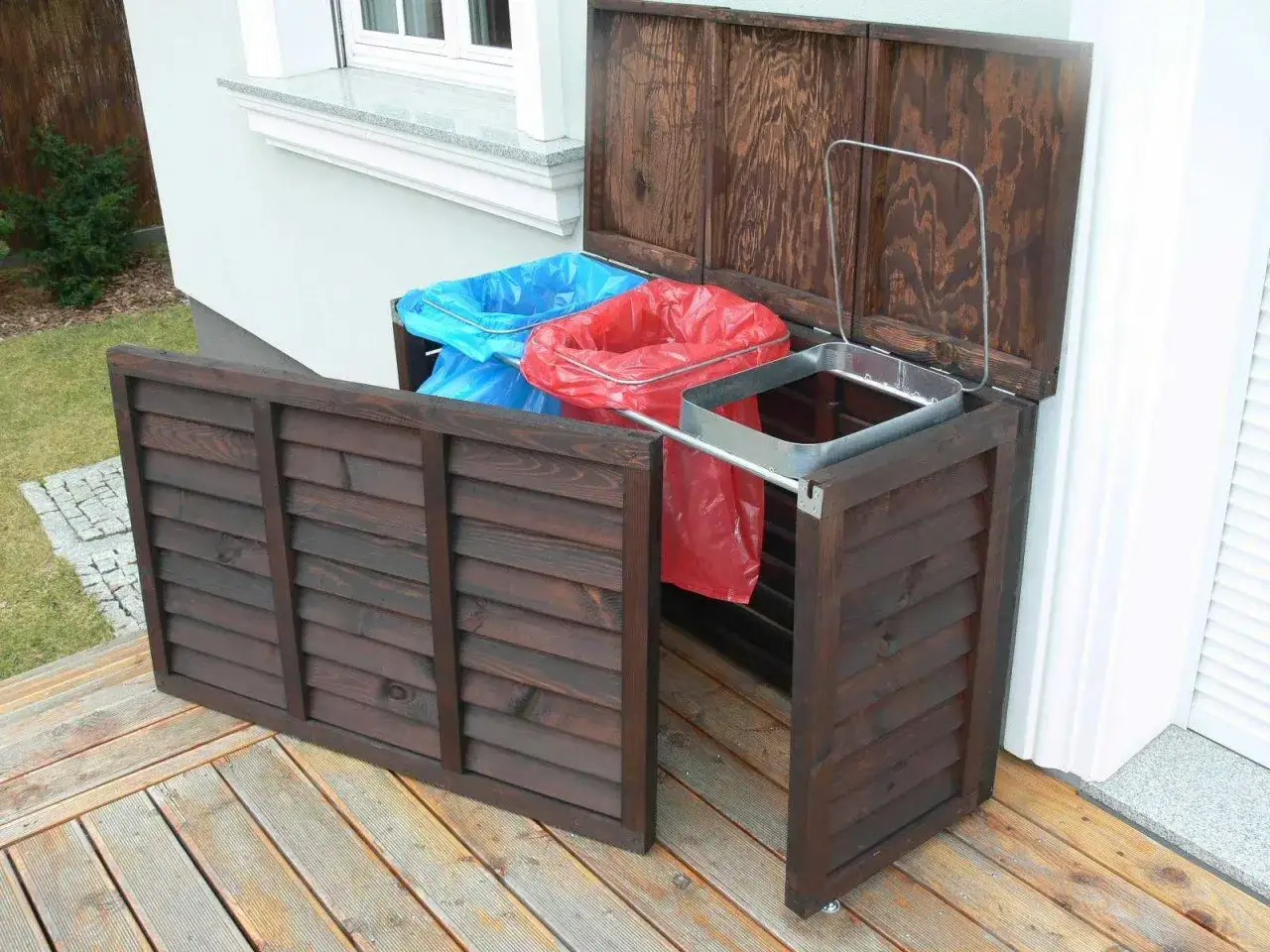 Stojak na worki z PCV i drewna