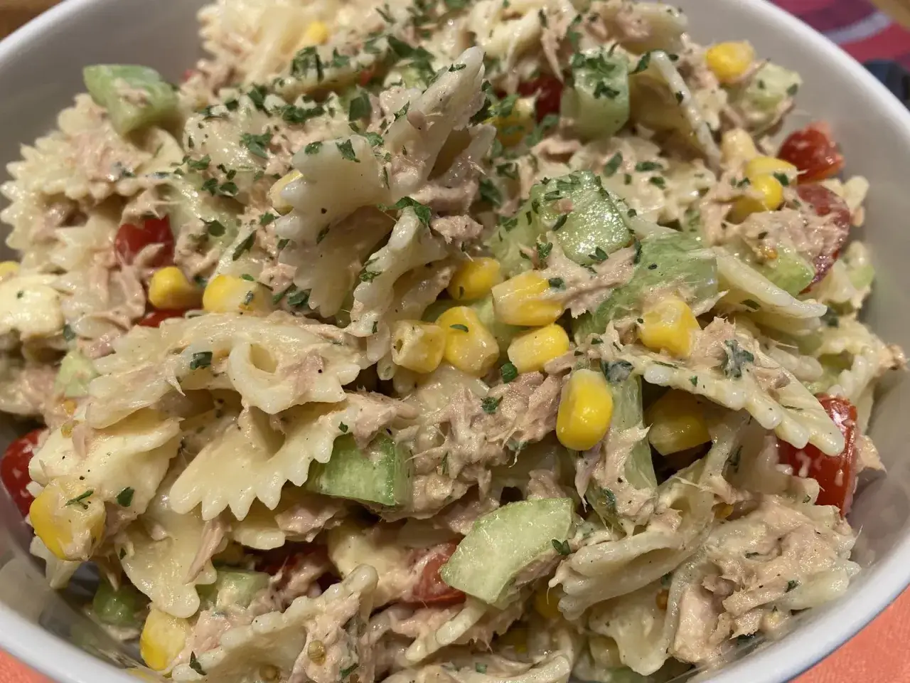 Salade de p&acirc;tes thon ma&iuml;s tomates cerises