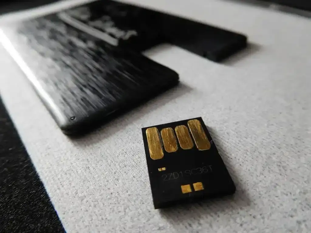 Laboratorium odzyskiwania danych z pendrive'a