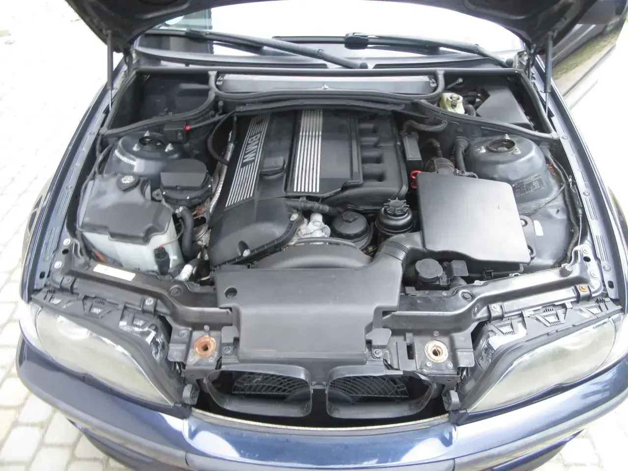 BMW E46 E-box komora silnika