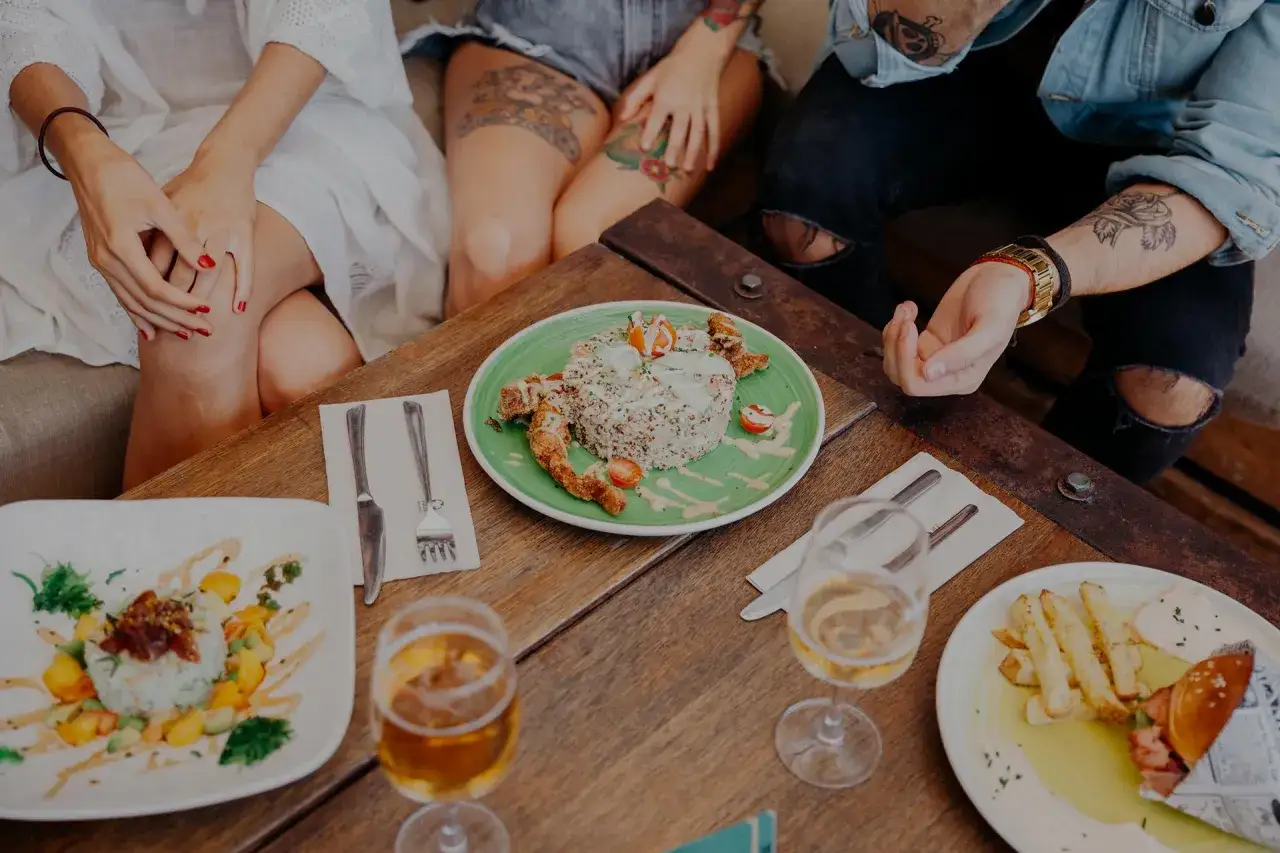 kreatywne opisy jedzenia social media