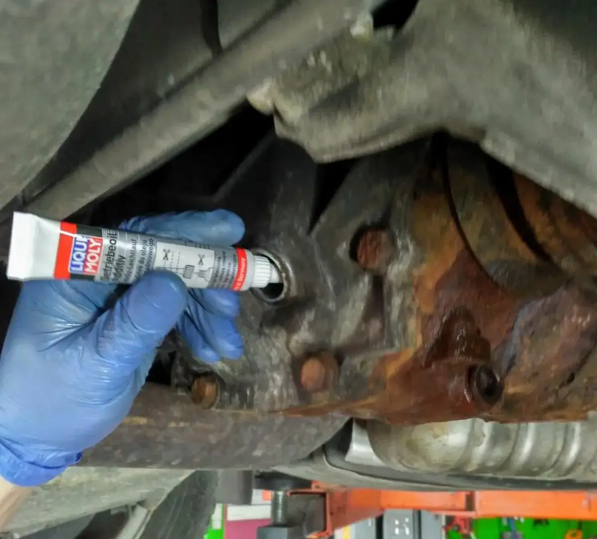 Zdjęcie Co daje wymiana oleju w skrzyni biegów? Uniknij kosztownych napraw