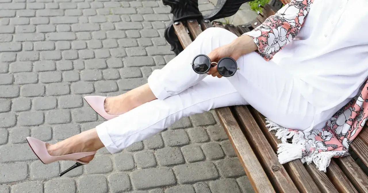 Zdjęcie Spodnie 7/8: Stylizacje, które nie skracają nóg! Porady ekspertki.