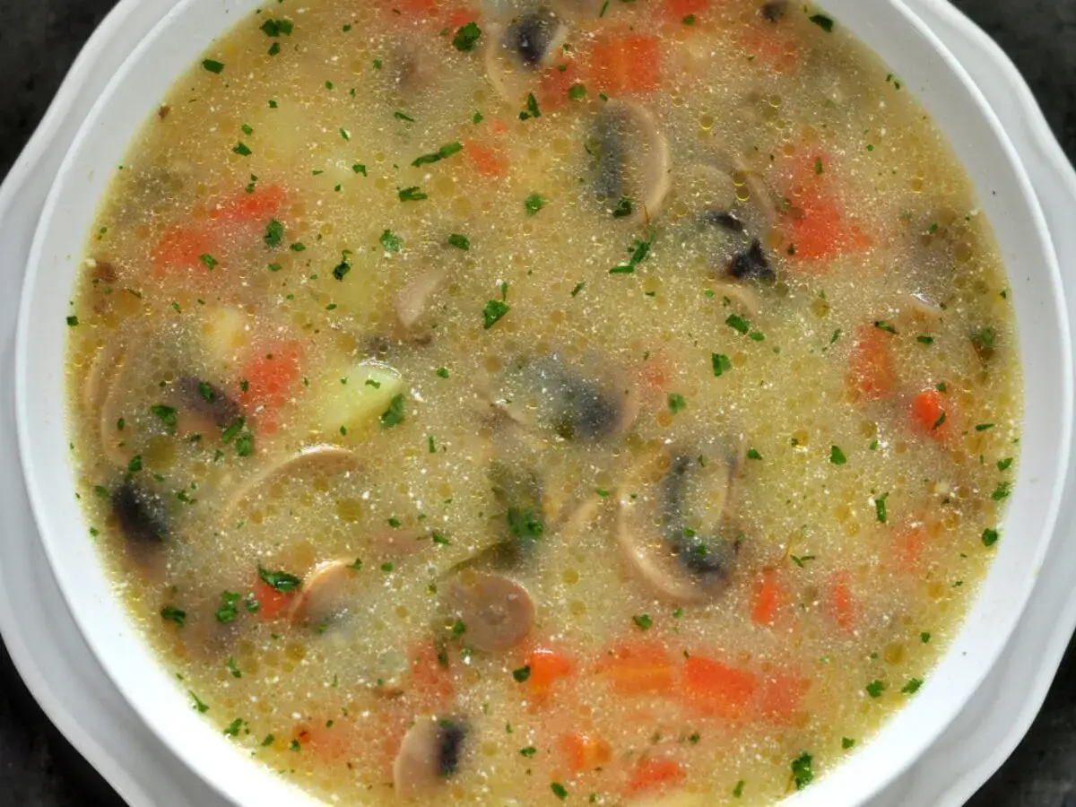 Zdjęcie Jak się robi zupę pieczarkową – prosty przepis, który zachwyci smakiem
