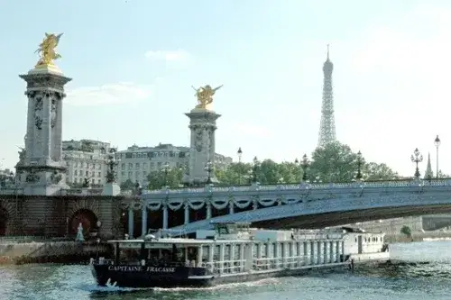 Zdjęcie Sekwana - rzeka nad którą leży Paryż i jej niezwykłe znaczenie