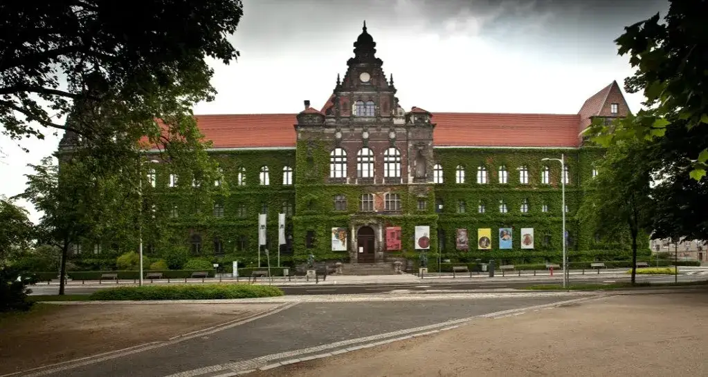 Zdjęcie Muzeum sztuki nowoczesnej Wrocław - Odkryj fascynujące wystawy i godziny otwarcia