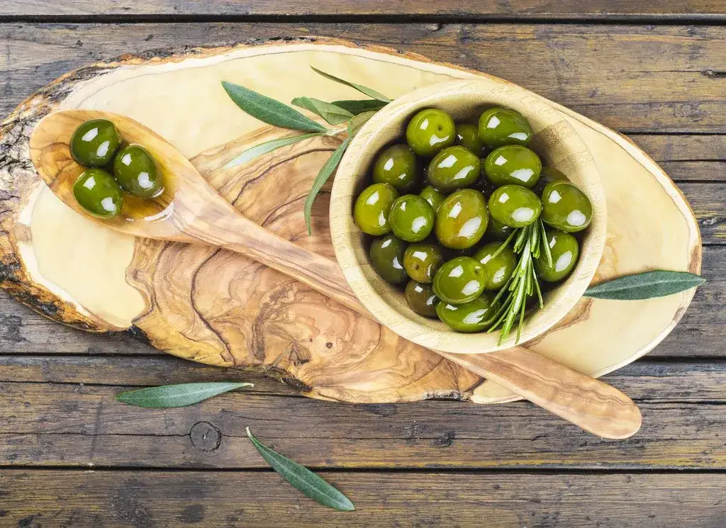 Zdjęcie Czy koty mogą jeść oliwki? Bezpieczne sposoby na podawanie oliwek kotom