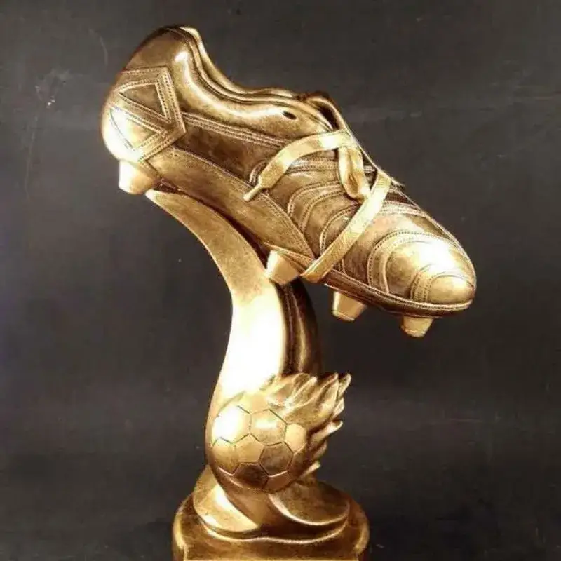 Zdjęcie Ile Ronaldo ma Złotych Butów? Odkryj szokującą liczbę jego trofeów