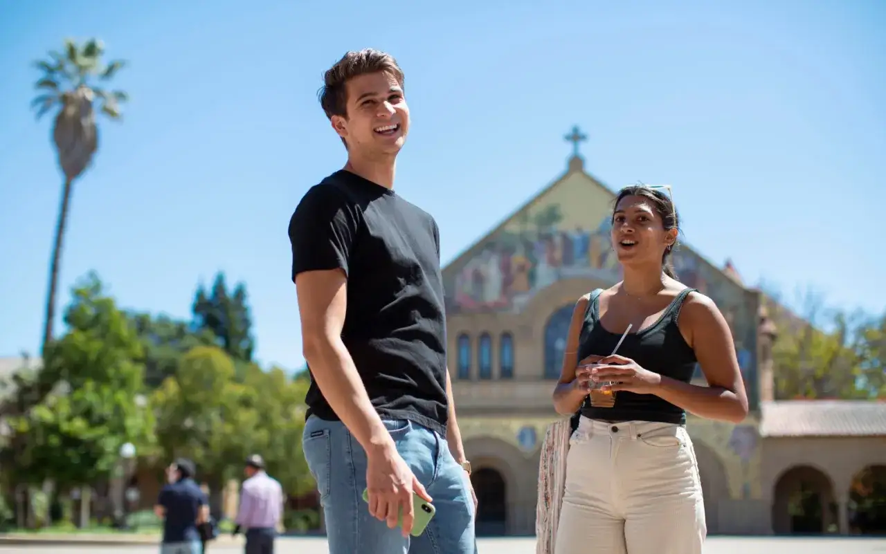 Zdjęcie Uniwersytet Stanford: Historia, programy i życie na kampusie