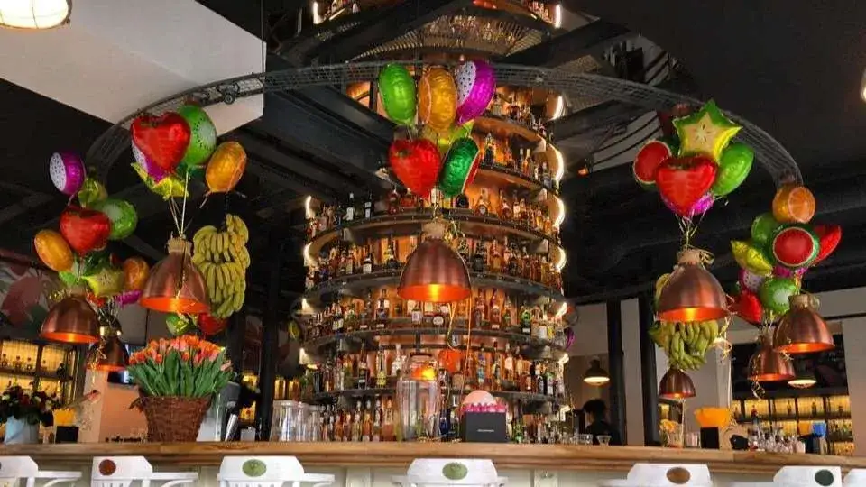 Zdjęcie Najlepsze miejsca na drink w Warszawie, które musisz odwiedzić