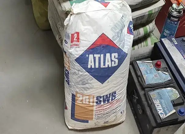 Zdjęcie Ile worków zaprawy na wylewkę? Unikaj kosztownych błędów przy wykonaniu podłogi