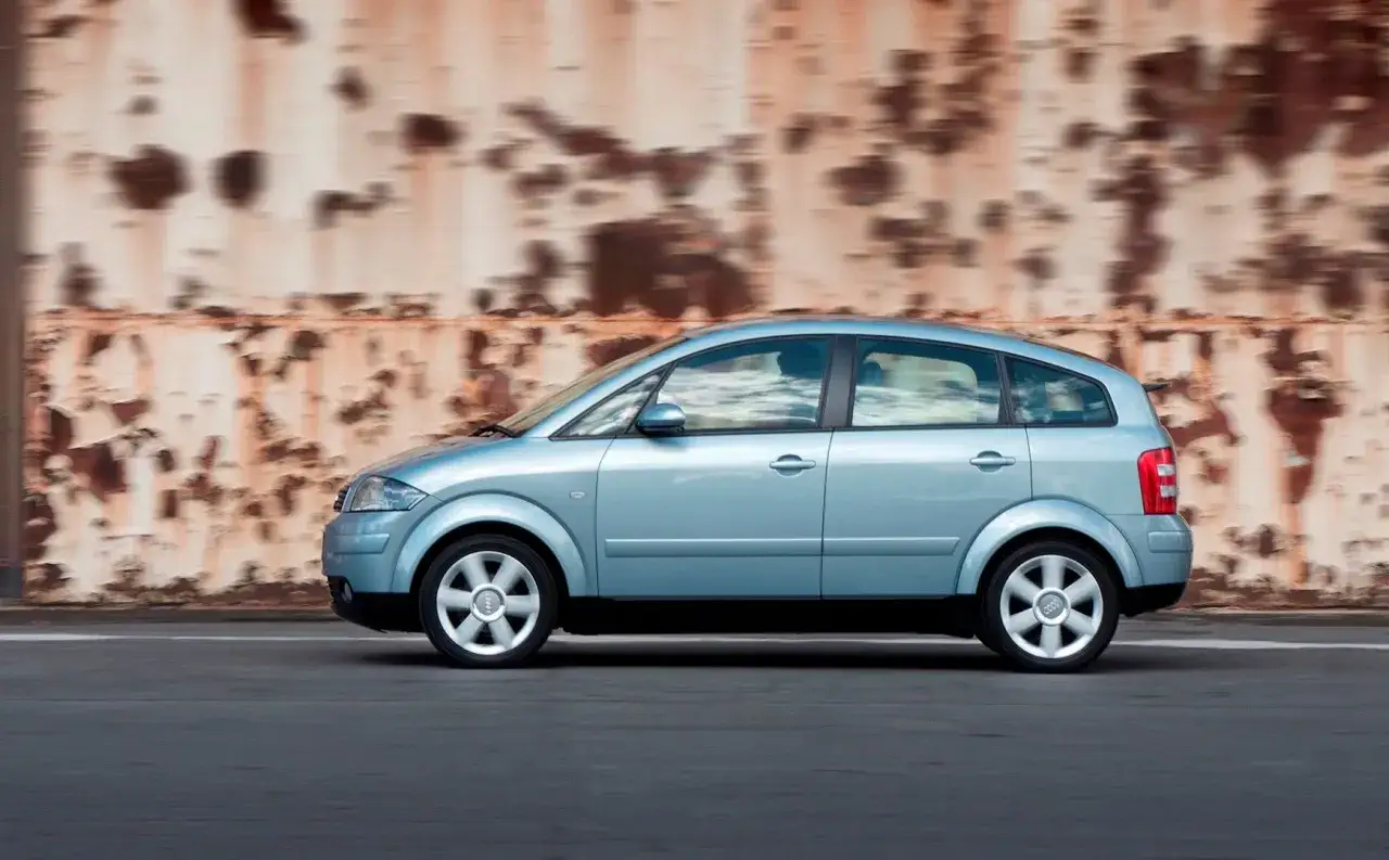 Zdjęcie Audi A2: Wszystko o innowacyjnym miejskim kompakcie Audi