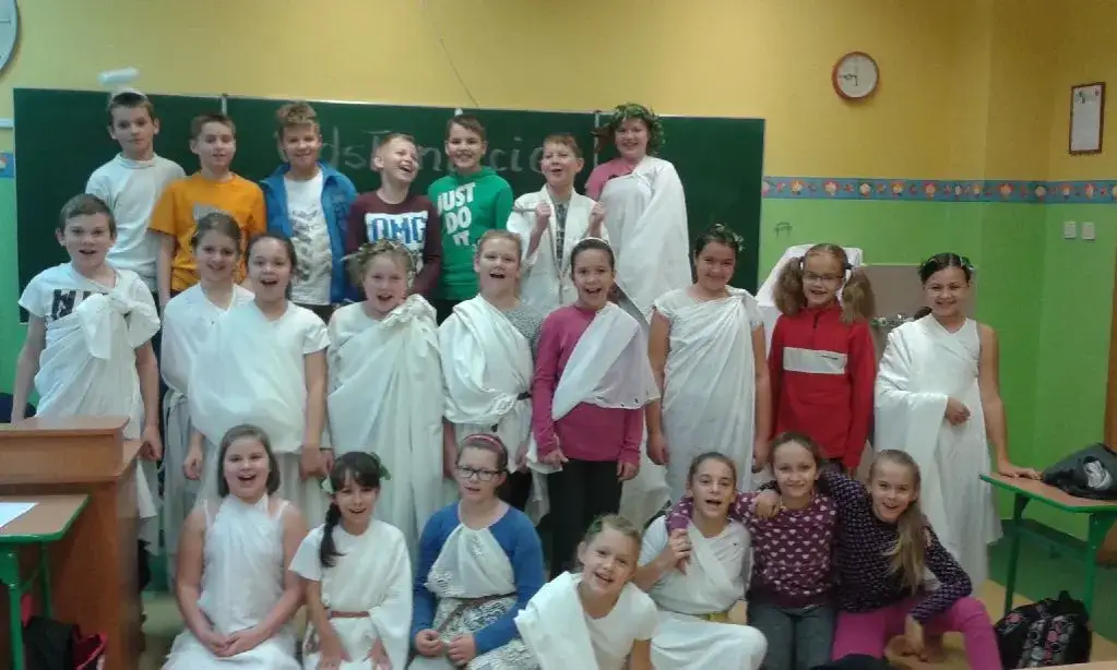 Zdjęcie Jak zrobić strój Ateny - łatwy sposób na wyjątkowy kostium grecki