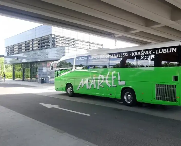 Zdjęcie Gdzie odjeżdżają autobusy MARCEL z Rzeszowa do Krakowa? Sprawdź!