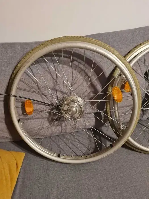 Zdjęcie Ile kosztuje koło do wózka inwalidzkiego? Sprawdź ceny i opcje