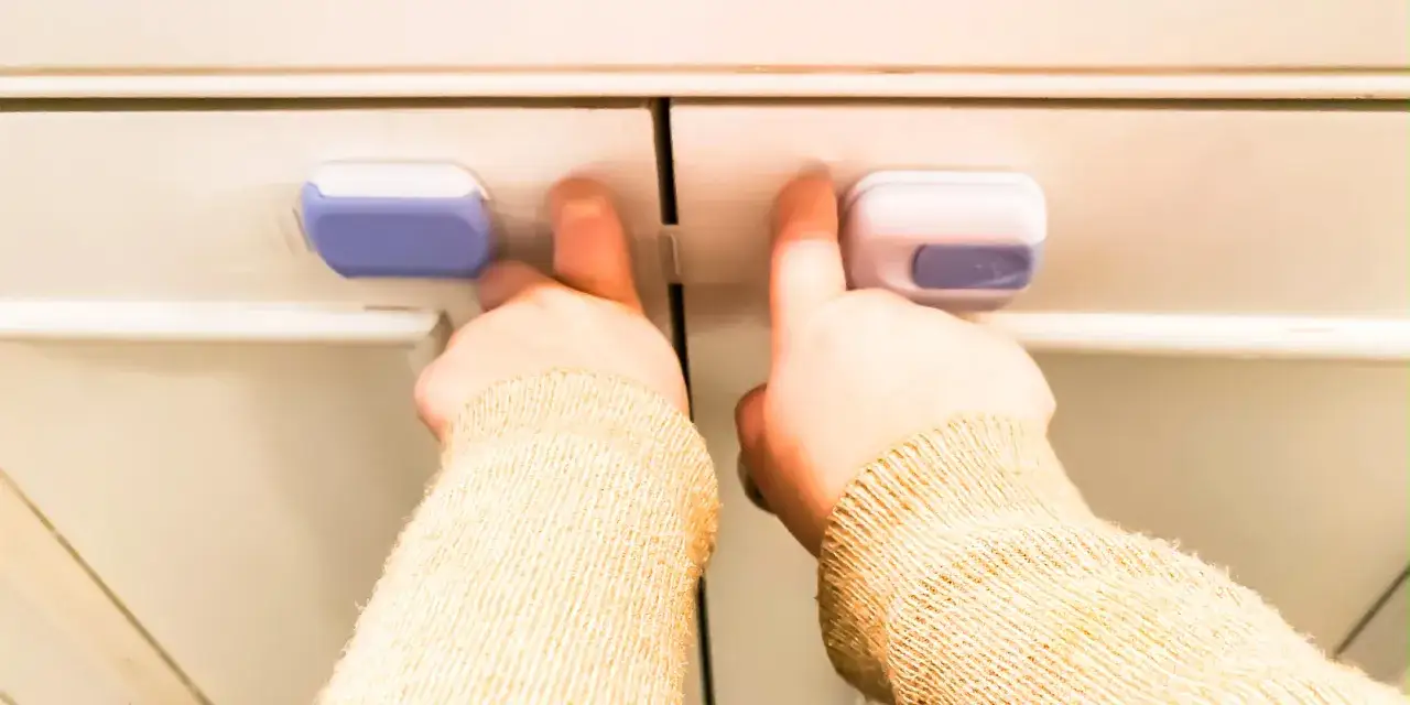 Por&oacute;wnanie zabezpieczeń szafek dla dzieci