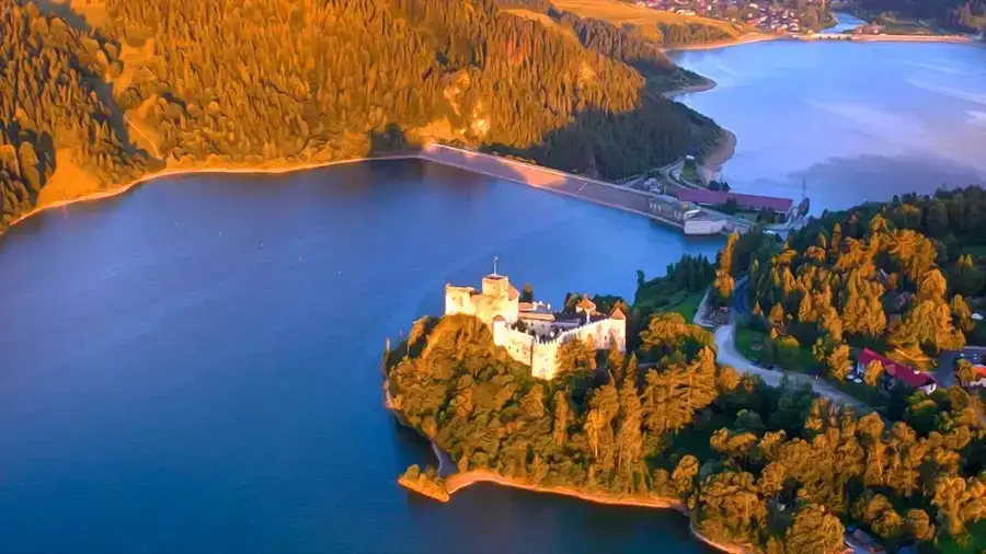 Zamek w Niedzicy i Zamek w Czorsztynie widok z lotu ptaka