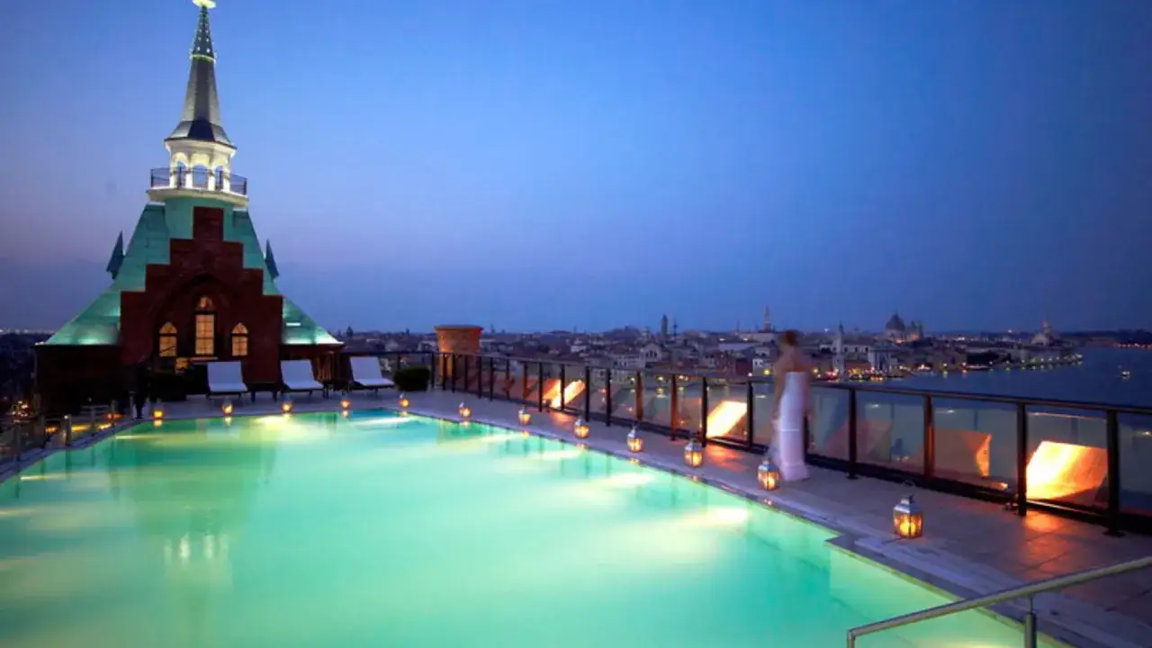 Hilton Molino Stucky Venice esterno architettura neogotica