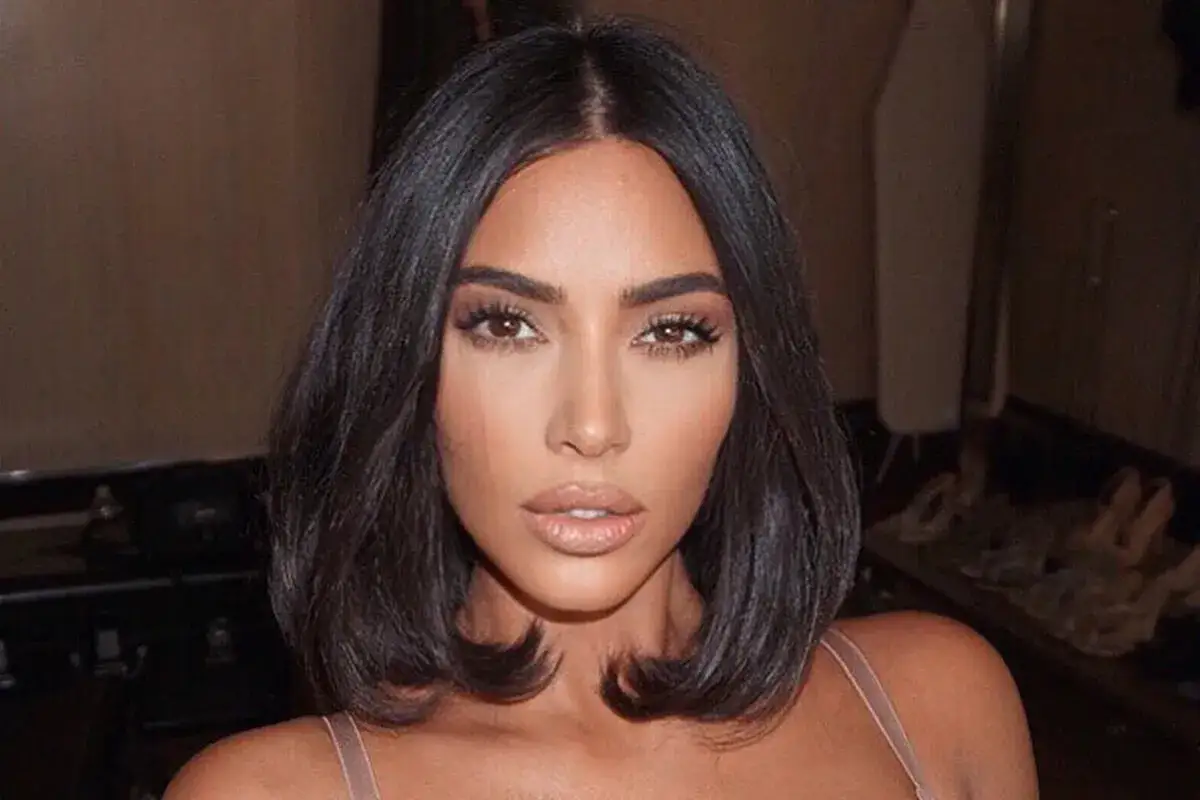 Kim Kardashian makijaż cera przygotowanie