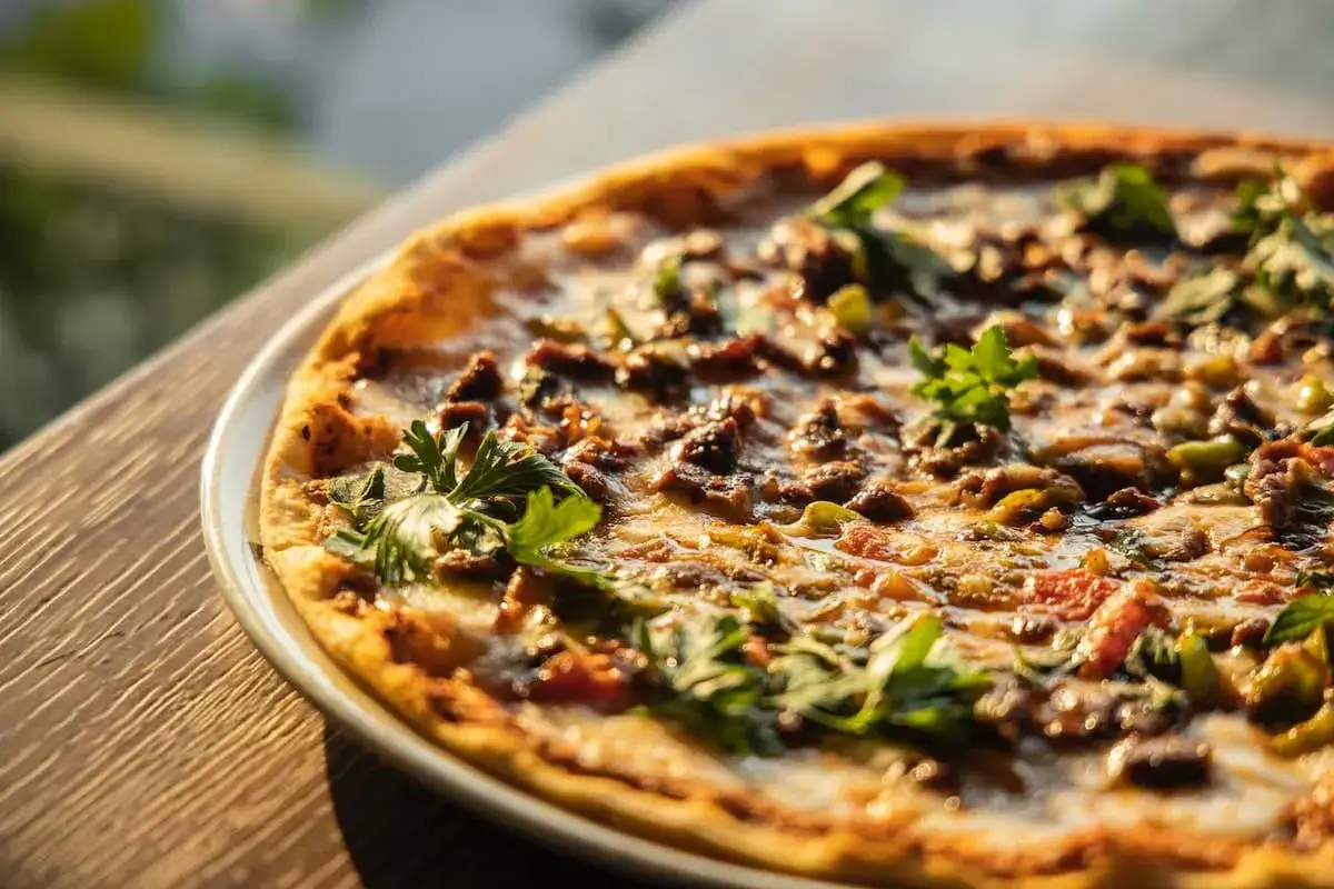 ingrédients essentiels pizza viande hachée