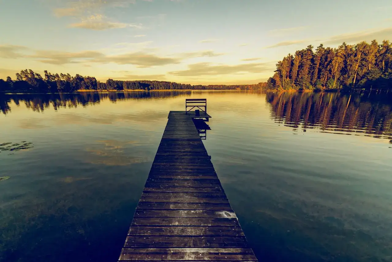 Mapa działki z linią brzegową i pasem dostępu