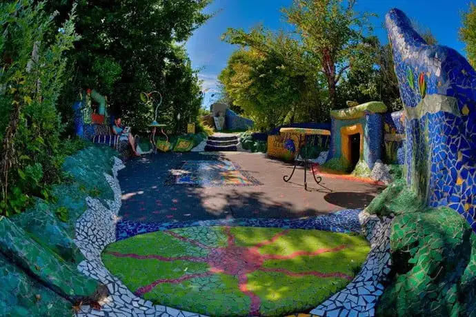 Zdjęcie Jak wykorzystać stare kafelki w ogrodzie - kreatywne pomysły na DIY