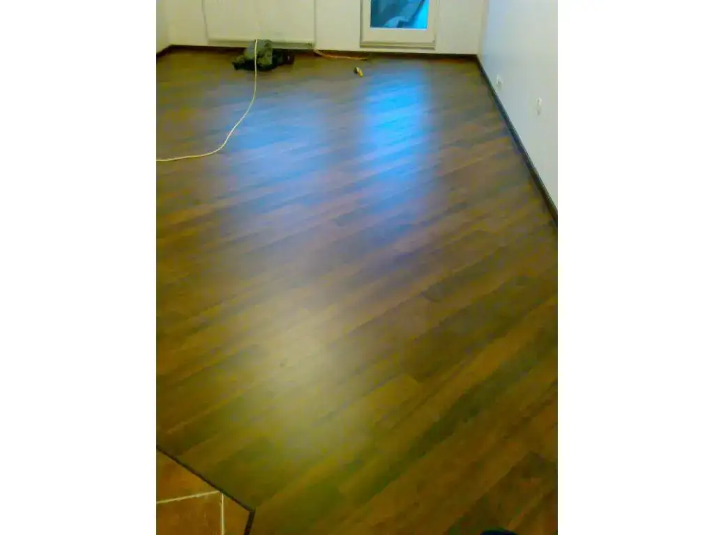 panele podłogowe układane po skosie efekt